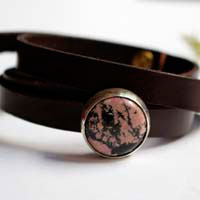 Almut, medieval nobility bracelet in silver, brass, leather and rhodonite