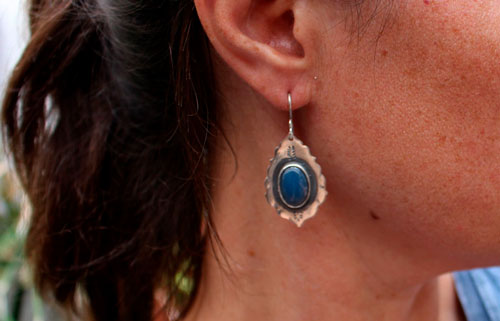 Ama, Native American water earrings in silver and blue agate