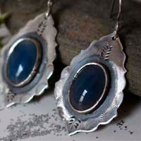 Ama, Native American water earrings in silver and blue agate