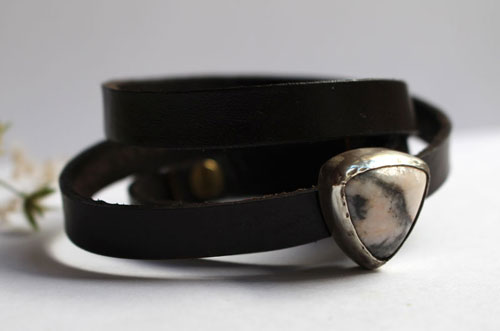 Ansfried, peace and victory bracelet in silver, brass, leather and rhodonite