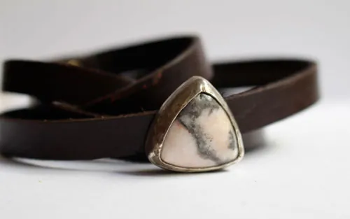 Ansfried, peace and victory bracelet in silver, brass, leather and rhodonite