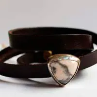 Ansfried, peace and victory bracelet in silver, brass, leather and rhodonite