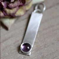 Ayatai, rectangular pendant in silver and birthstone (garnet, amethyst, aquamarine, moonstone, onyx, alexandrite, ruby, peridot, sapphire, opal, citrine, turquoise)