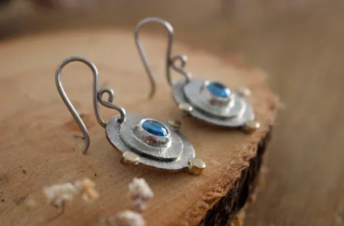 Azure sun, escape earrings in silver, gold and blue zircon