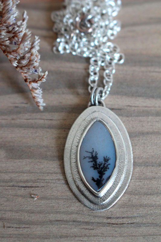 A flower in the desert, growth necklace in silver and dendritic agate
