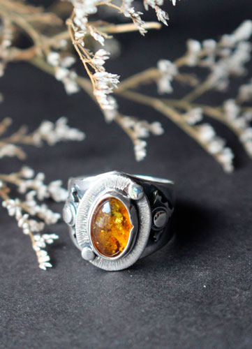 A halo in the darkness, sun ring in sterling silver and Baltic amber