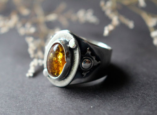 A halo in the darkness, sun ring in sterling silver and Baltic amber