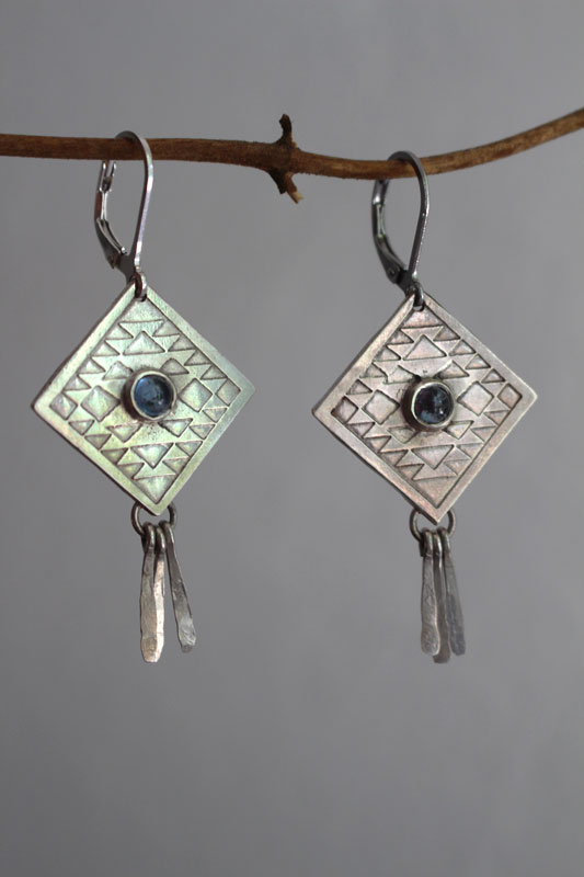 Akapana, kite earrings in silver and blue zircon