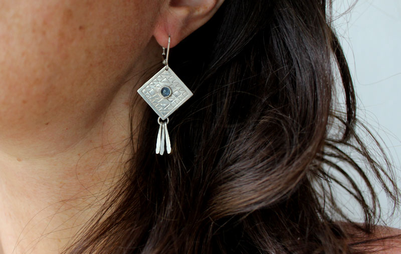 Akapana, kite earrings in silver and blue zircon