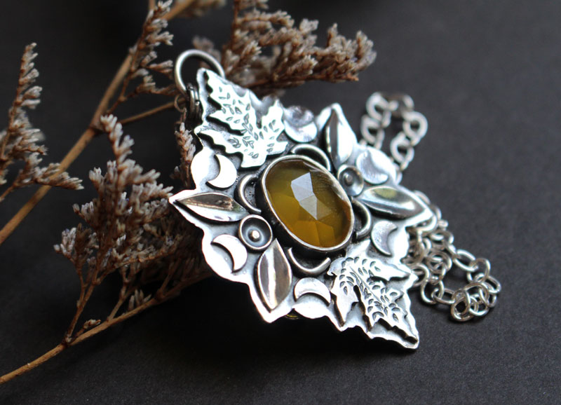 Autumn cradle, leaves necklace in sterling silver and yellow chalcedony