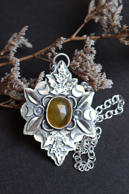 Autumn cradle, leaves necklace in sterling silver and yellow chalcedony