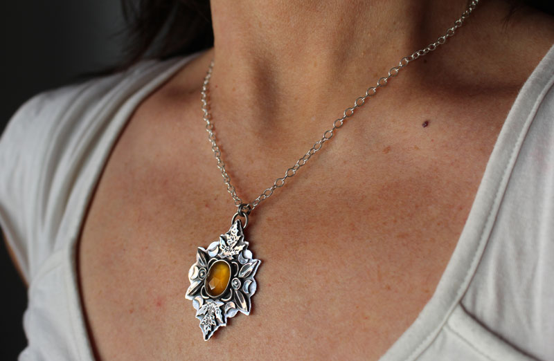 Autumn cradle, leaves necklace in sterling silver and yellow chalcedony