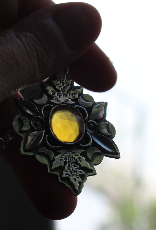 Autumn cradle, leaves necklace in sterling silver and yellow chalcedony