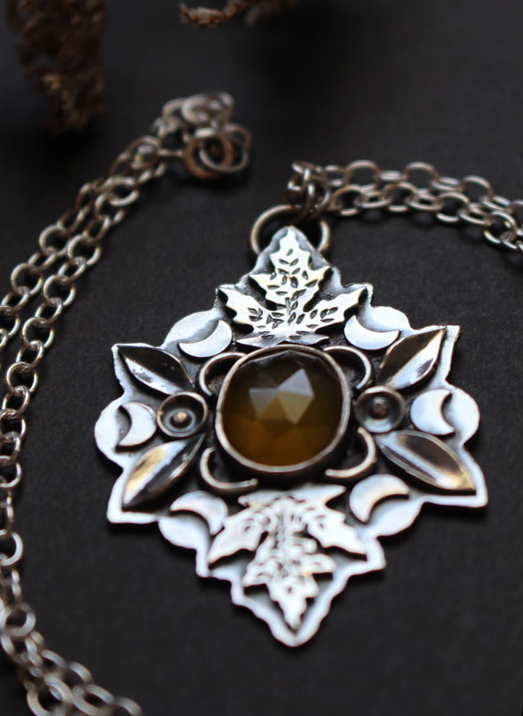 Autumn cradle, leaves necklace in sterling silver and yellow chalcedony