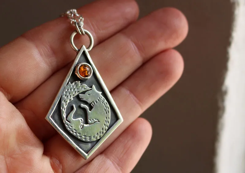 Be guided, fox necklace in sterling silver and amber