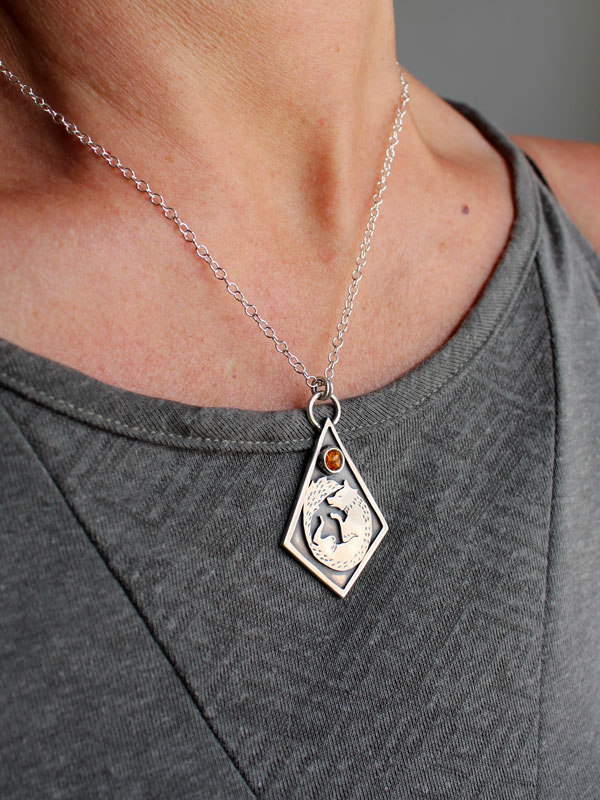 Be guided, fox necklace in sterling silver and amber