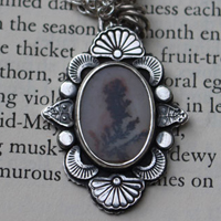 Be still my soul, flower necklace in silver and dendritic agate