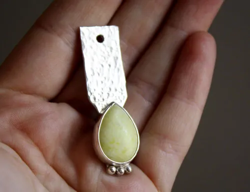 Bijali, side pull for horses pendant in silver and aventurine