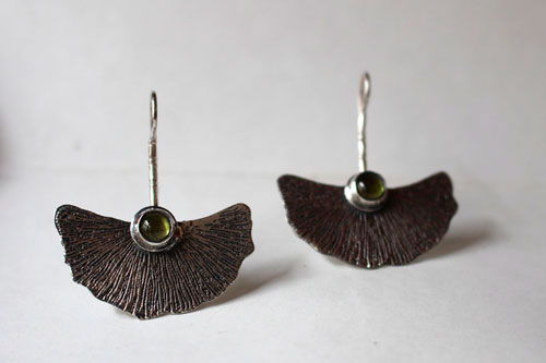 Biloba, ginkgo leaf earrings in silver and peridot