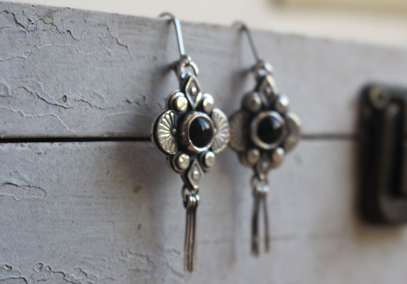 Black hana, japanese flower earrings in silver and black onyx
