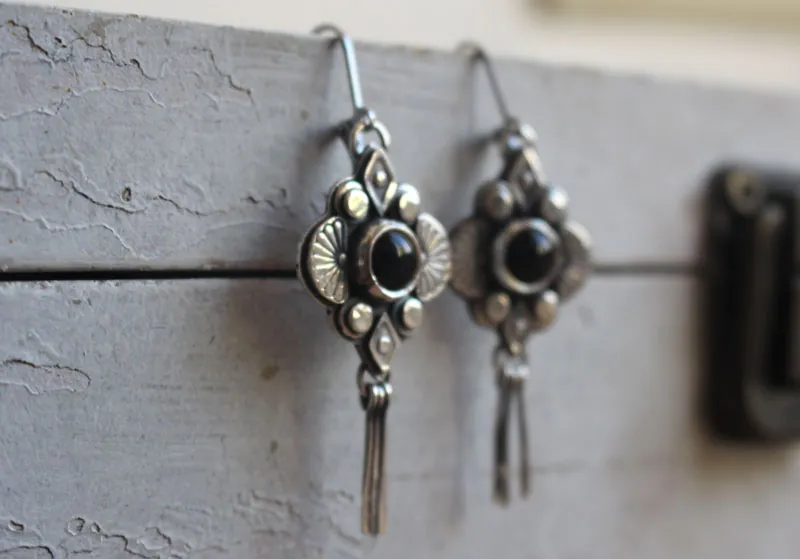 Black hana, japanese flower earrings in silver and black onyx