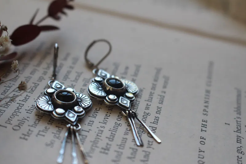 Black hana, japanese flower earrings in silver and black onyx