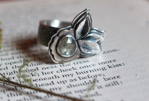 Blooming under the universe, flower and petals ring in silver and transparent sapphire