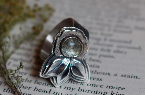 Blooming under the universe, flower and petals ring in silver and transparent sapphire