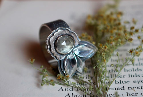 Blooming under the universe, flower and petals ring in silver and transparent sapphire