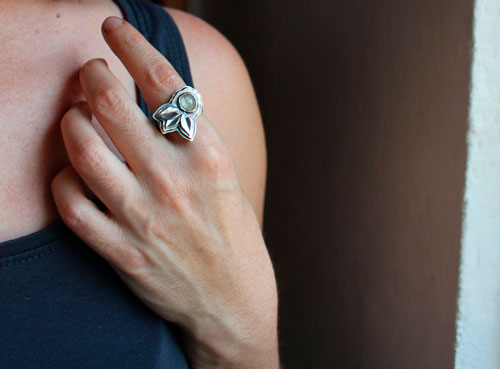 Blooming under the universe, flower and petals ring in silver and transparent sapphire