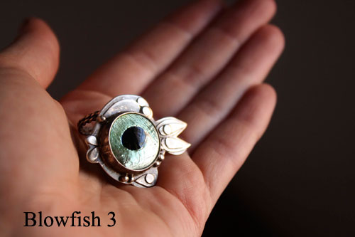 Blowfish, fugu fish ring in silver and glass
