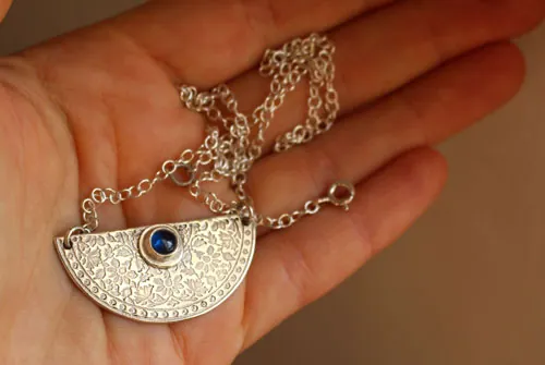 Blue hour garden, twilight necklace in silver and blue sapphire