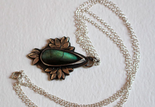 Bohemian flower, blue flower necklace in silver and labradorite