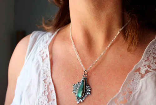 Bohemian flower, blue flower necklace in silver and labradorite