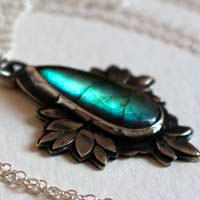 Bohemian flower, blue flower necklace in silver and labradorite