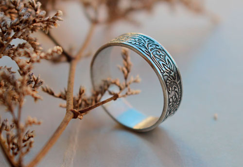Briar rose, romantic flowers and leaves ring in silver