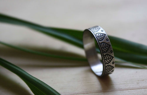 Balance, leaf engraved ring in sterling silver