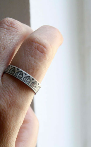Balance, leaf engraved ring in sterling silver