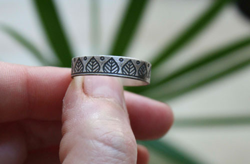 Balance, leaf engraved ring in sterling silver