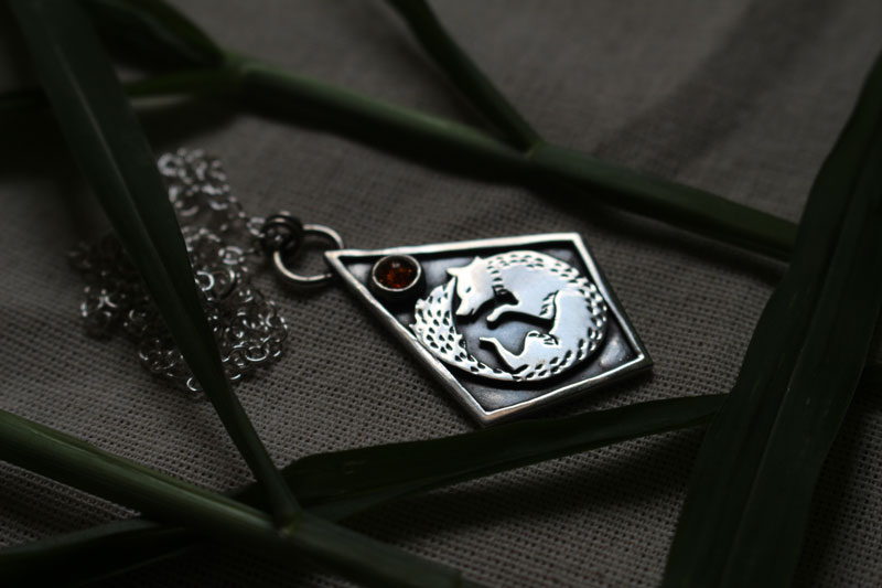 Be guided, fox necklace in sterling silver and amber