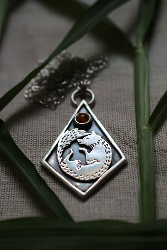 Be guided, fox necklace in sterling silver and amber