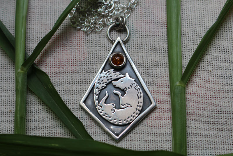 Be guided, fox necklace in sterling silver and amber