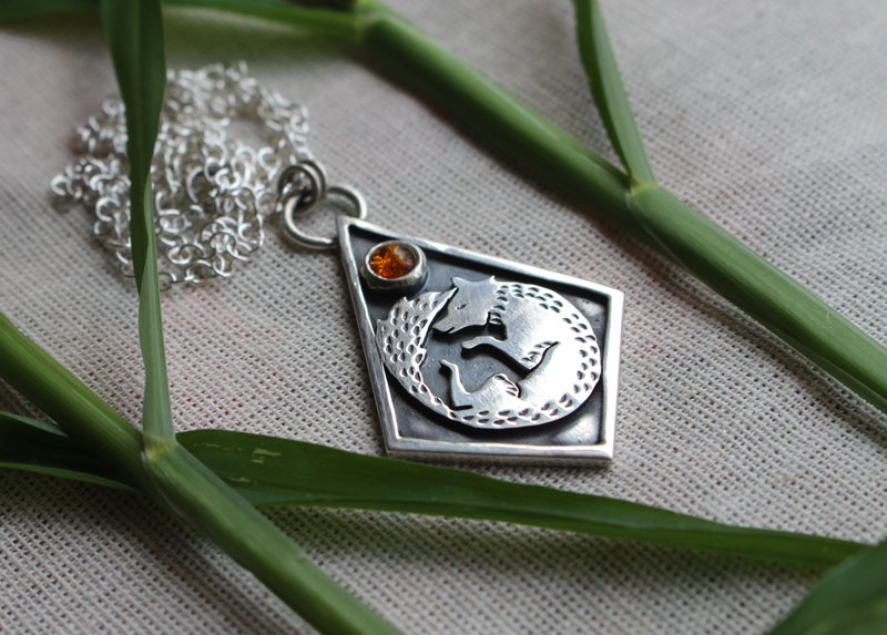 Be guided, fox necklace in sterling silver and amber