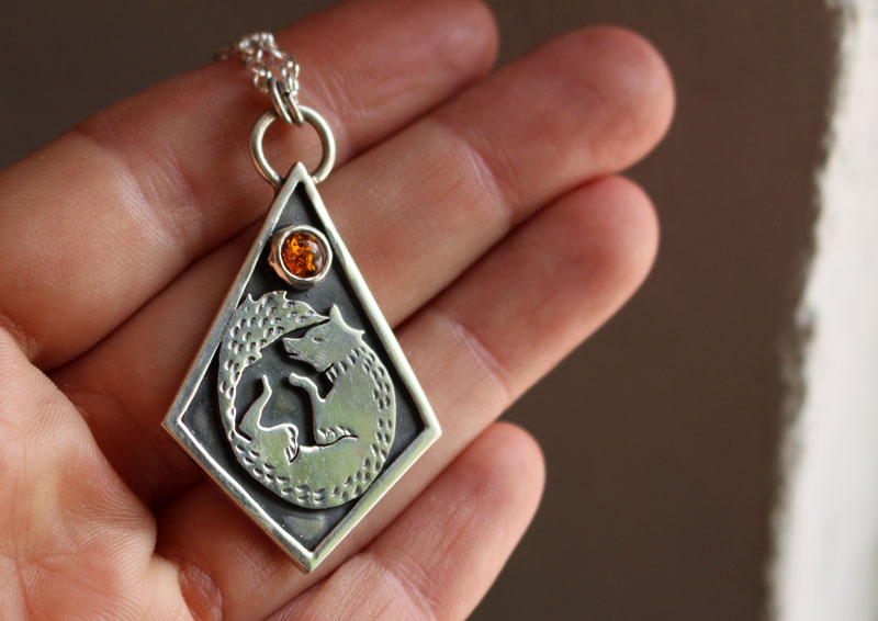 Be guided, fox necklace in sterling silver and amber