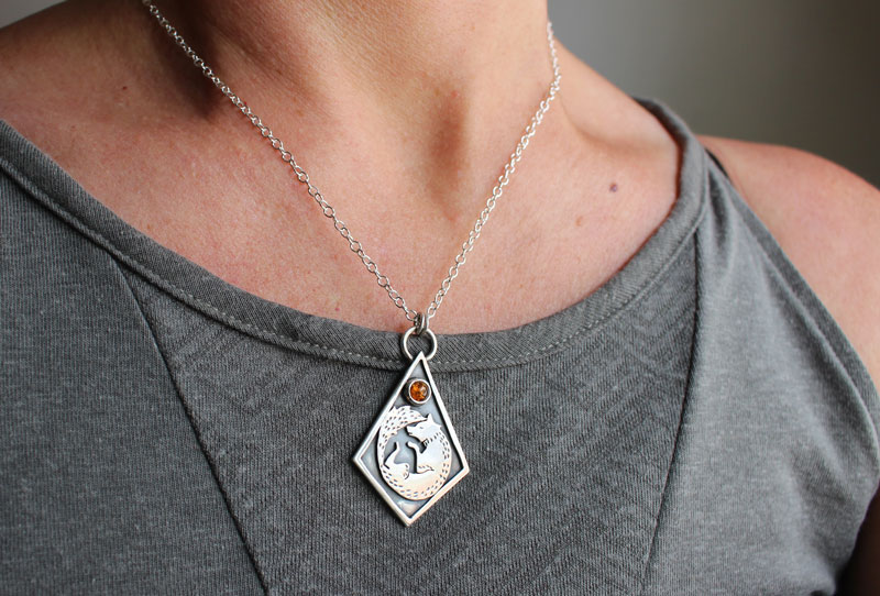 Be guided, fox necklace in sterling silver and amber