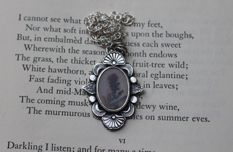 Be still my soul, flower necklace in silver and dendritic agate