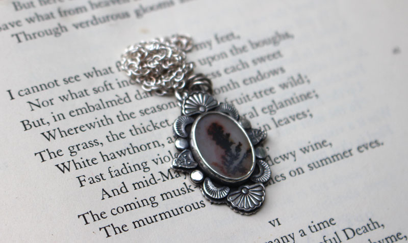 Be still my soul, flower necklace in silver and dendritic agate