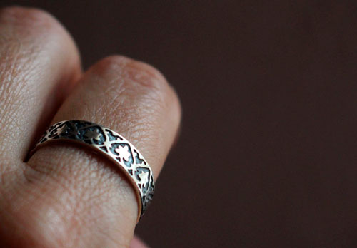 Bindweed, trilobed plant ring in sterling silver