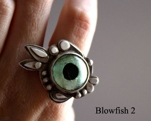 Blowfish, fugu fish ring in silver and glass