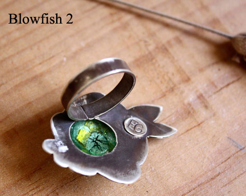 Blowfish, fugu fish ring in silver and glass